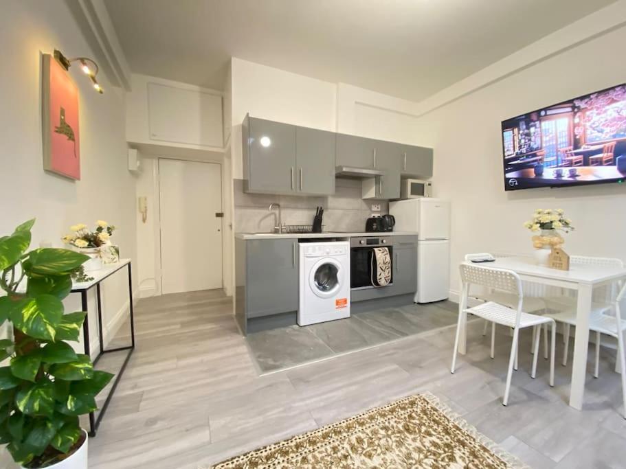 The Spotted Cat… London! Apartman Kültér fotó